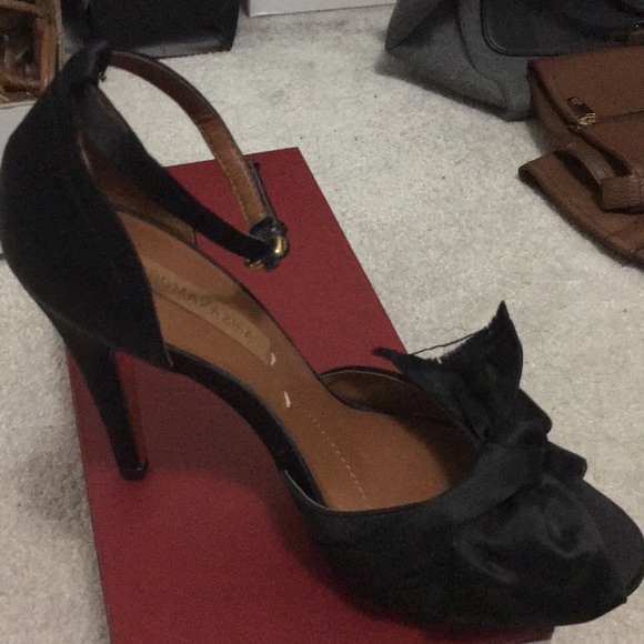 bcbgmaxazria peep toe black satin bow - Picture 3 of 3